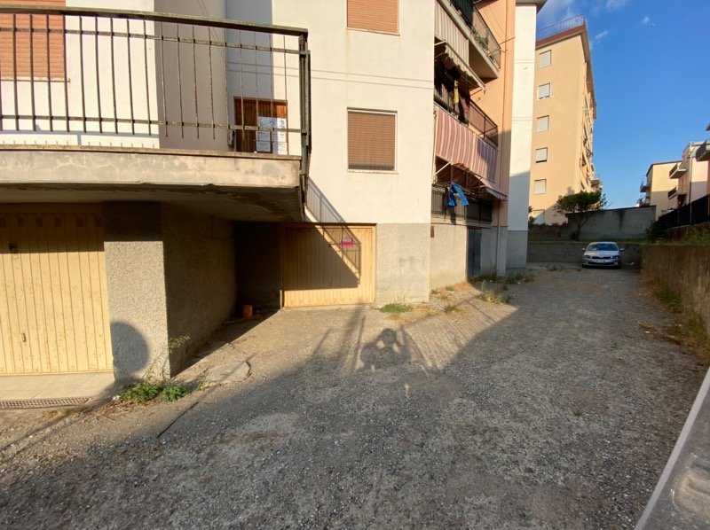 Follonica quartiere Cassarelo garage a Grosseto in Vendita