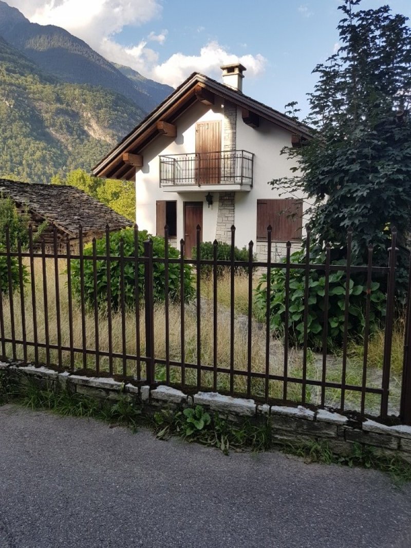 Villa di Chiavenna in localit Canete villetta a Sondrio in Vendita