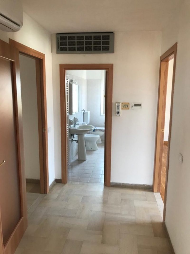 Carpi appartamento ristrutturato con ascensore a Modena in Vendita