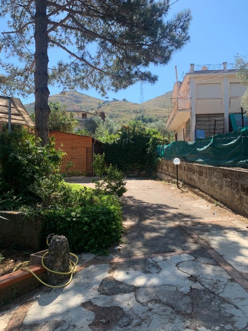 Monreale porzione di villa bifamiliare a Palermo in Vendita
