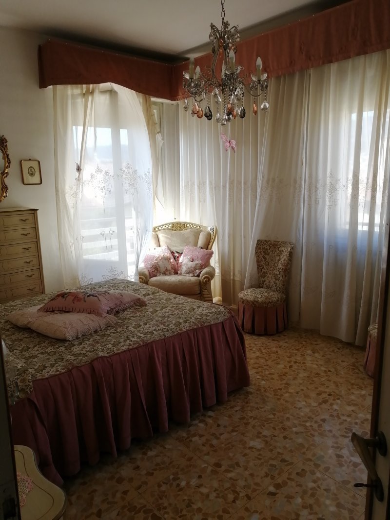 Montecatini Terme luminoso appartamento a Pistoia in Vendita