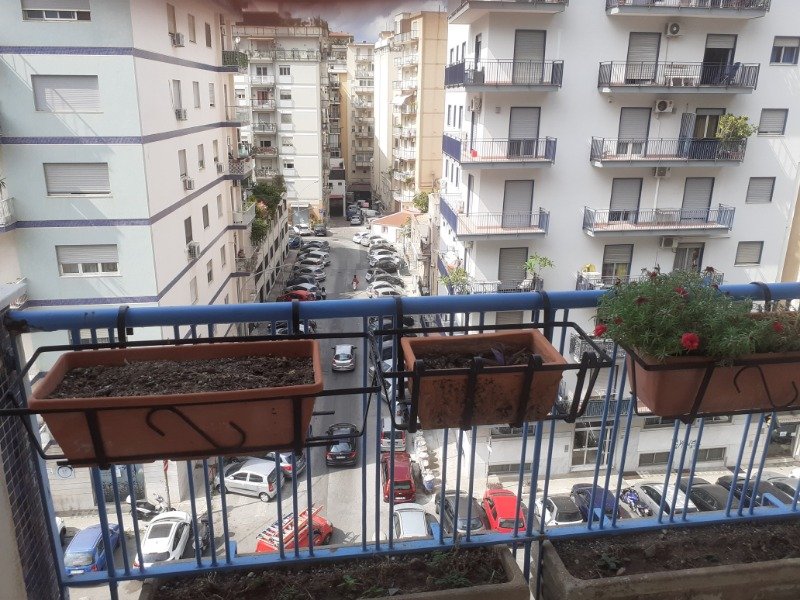 Palermo appartamento con ascensore a Palermo in Vendita