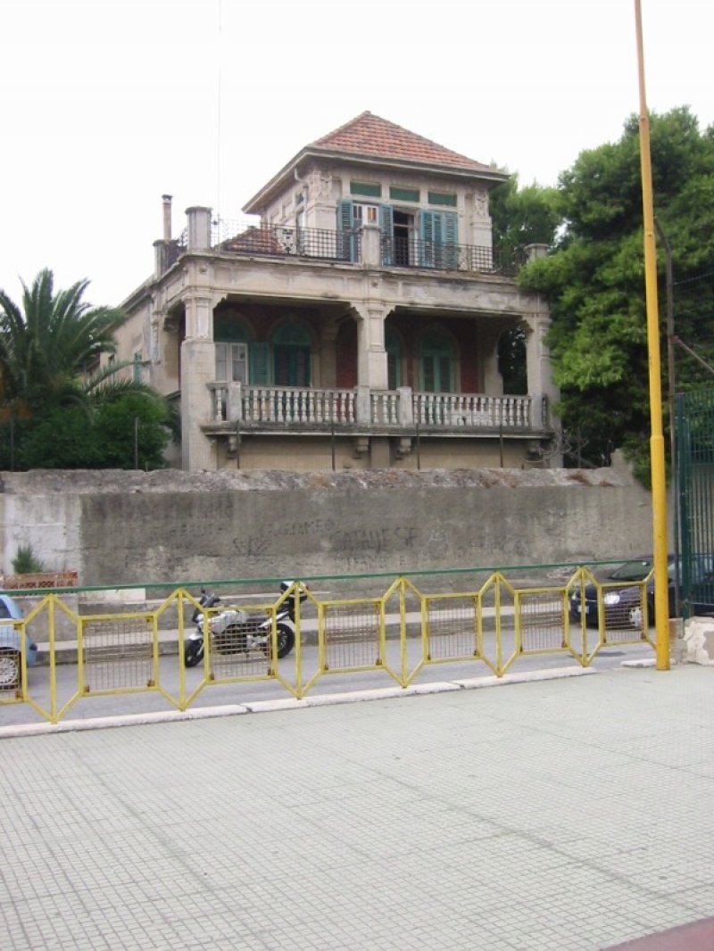 Al Terme villa stile liberty a Messina in Vendita