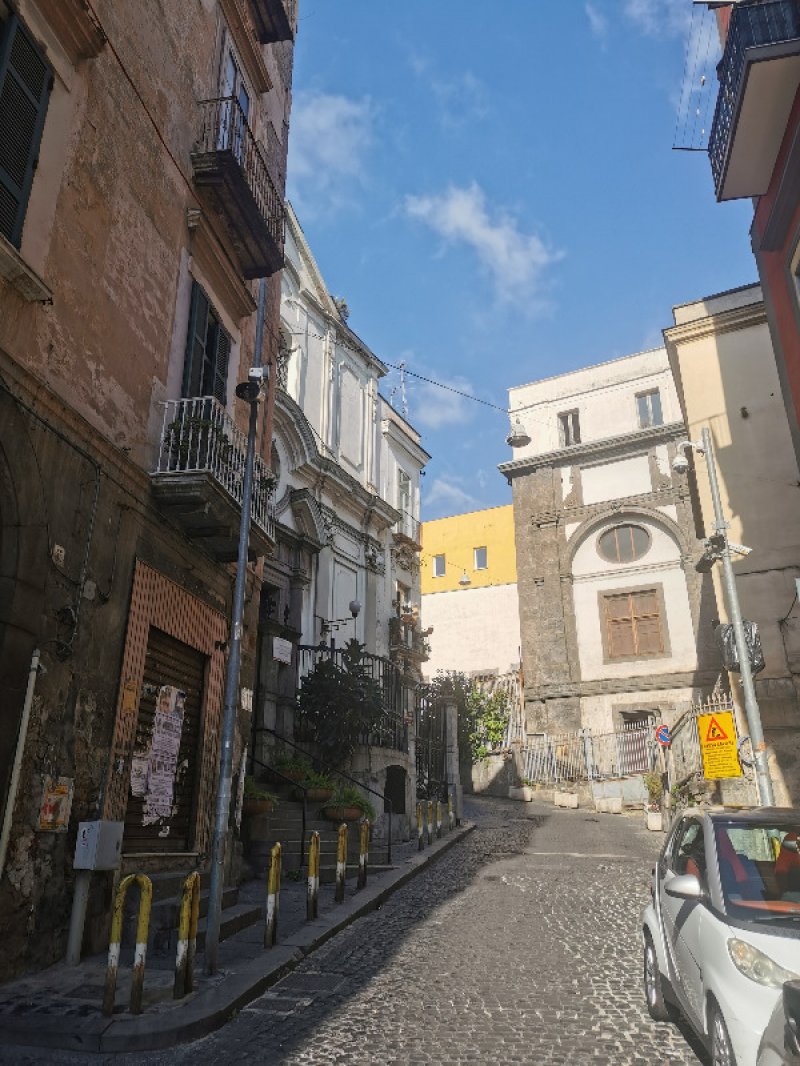 Napoli vicinanze Toledo appartamento a Napoli in Affitto