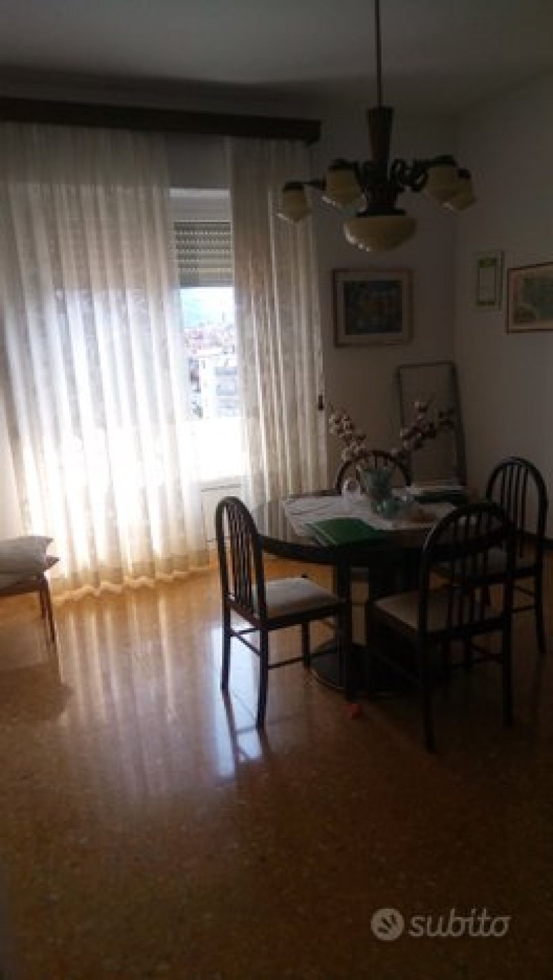 Vado Ligure appartamento con porta blindata a Savona in Vendita