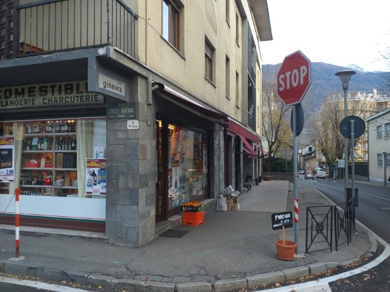 Saint-Pierre appartamento al centro del paese a Valle d'Aosta in Vendita