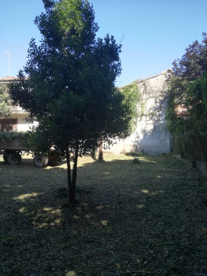 Ostiano villa singola da ristrutturare a Cremona in Vendita