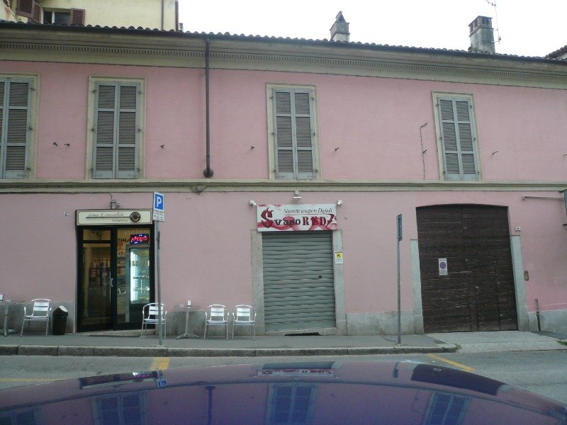 Stradella in centro storico negozio a Pavia in Affitto