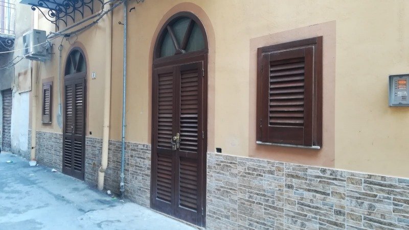 Palermo appartamento sito al piano terra a Palermo in Vendita