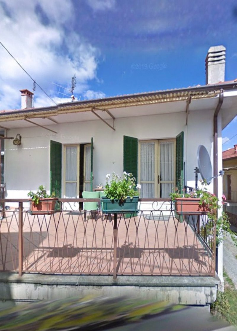 Piasco casa con giardino privato a Cuneo in Vendita