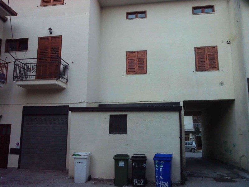 Monteforte Irpino casa con appezzamento di terreno a Avellino in Vendita