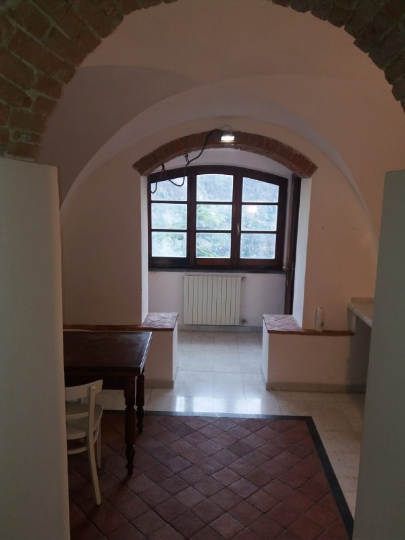 appartamento nel centro storico di Fosdinovo a Massa-Carrara in Vendita