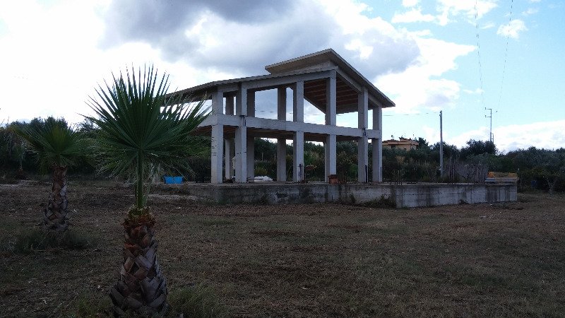 Partinico struttura grezza con terreno a Palermo in Vendita