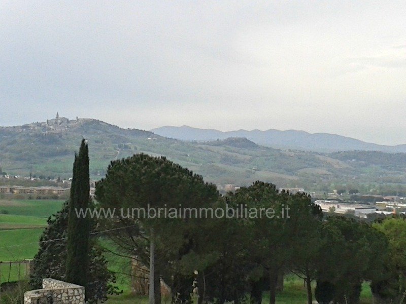 Todi terreno con progetto approvato a Perugia in Vendita
