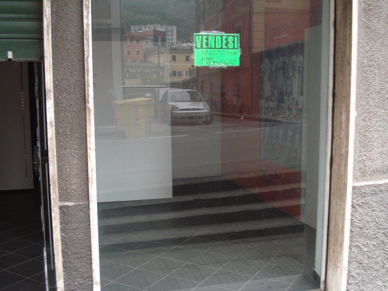 Serra Ricc ampio negozio a Pontedecimo a Genova in Vendita