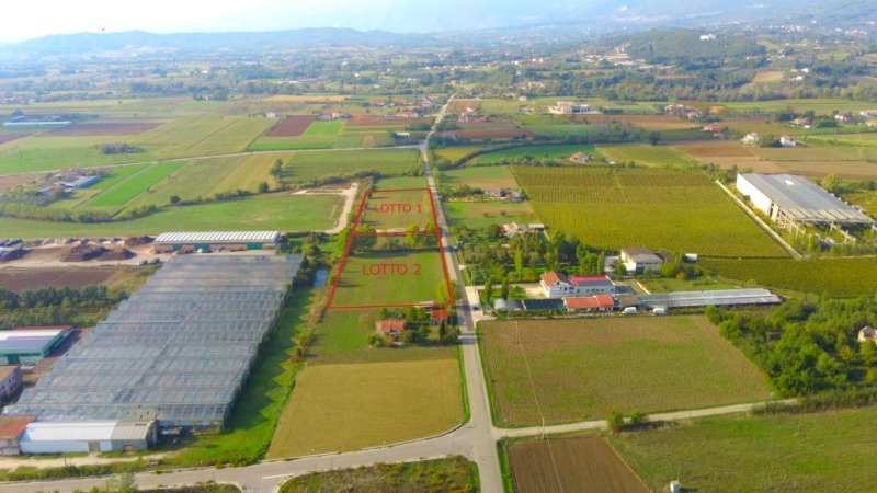 Puglianello lotti terreno nella zona industriale a Benevento in Vendita