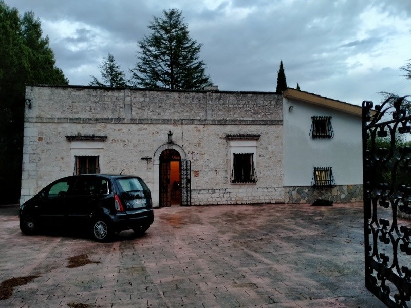 Cisternino villa con pineta a Brindisi in Affitto
