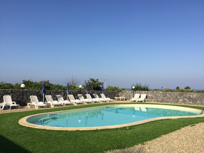 Acireale appartamento con uso piscina a Catania in Affitto