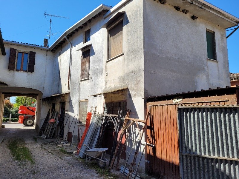 Drizzona casa da ristrutturare a Cremona in Vendita