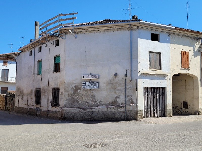 Drizzona casa da ristrutturare a Cremona in Vendita