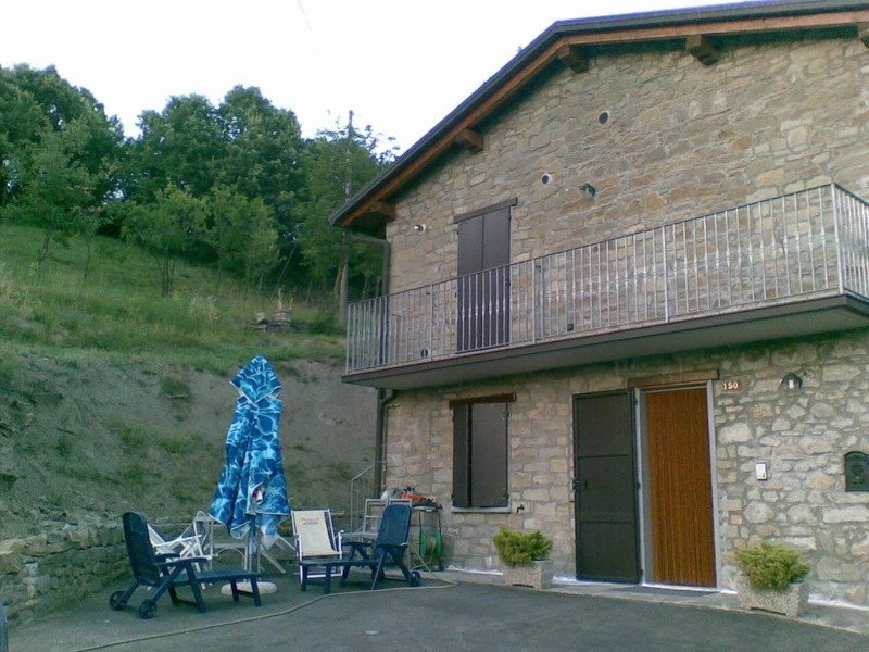 Carpineti casa in sassi ristrutturata a Reggio nell'Emilia in Vendita