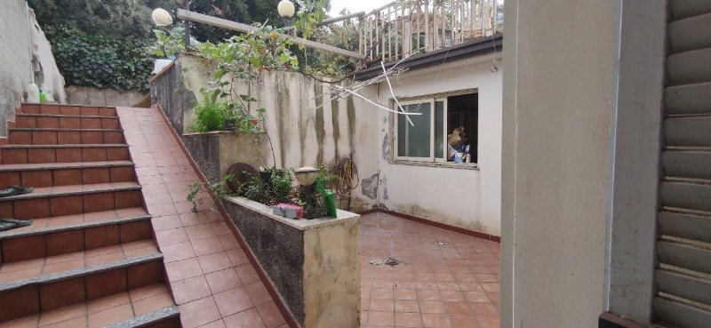 Mascalucia villetta a schiera con giardino a Catania in Vendita
