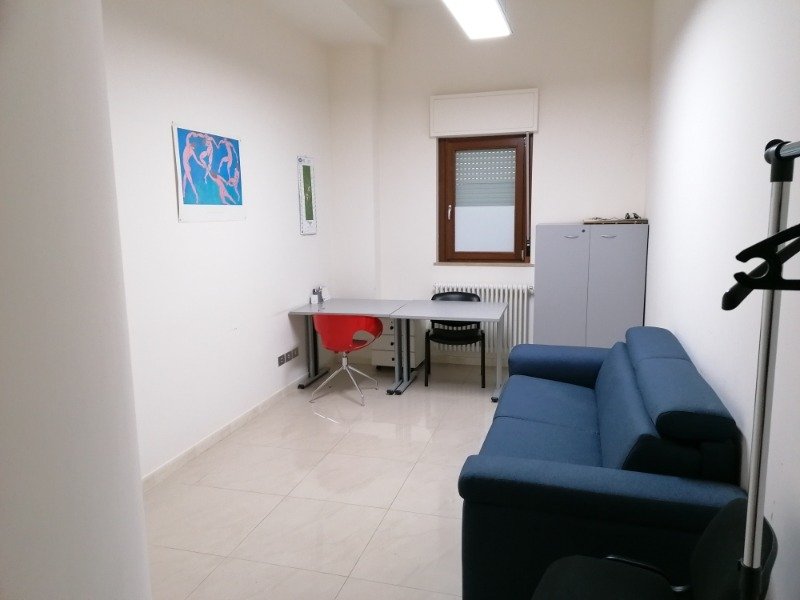 Matera in zona centrale appartamento uso ufficio a Matera in Affitto