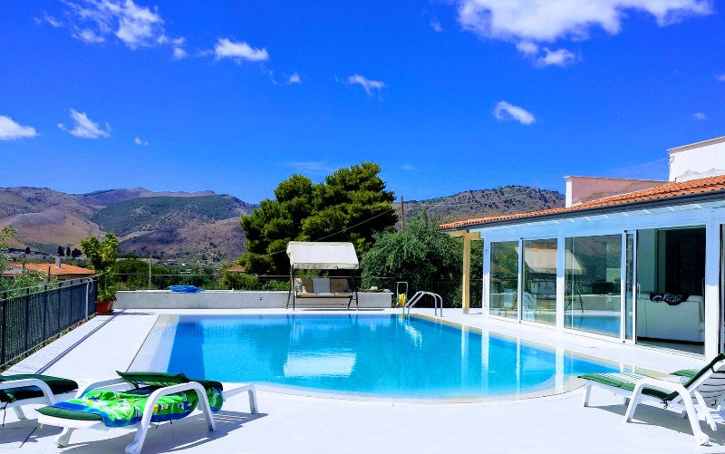 Misilmeri villa con piscina a Palermo in Vendita