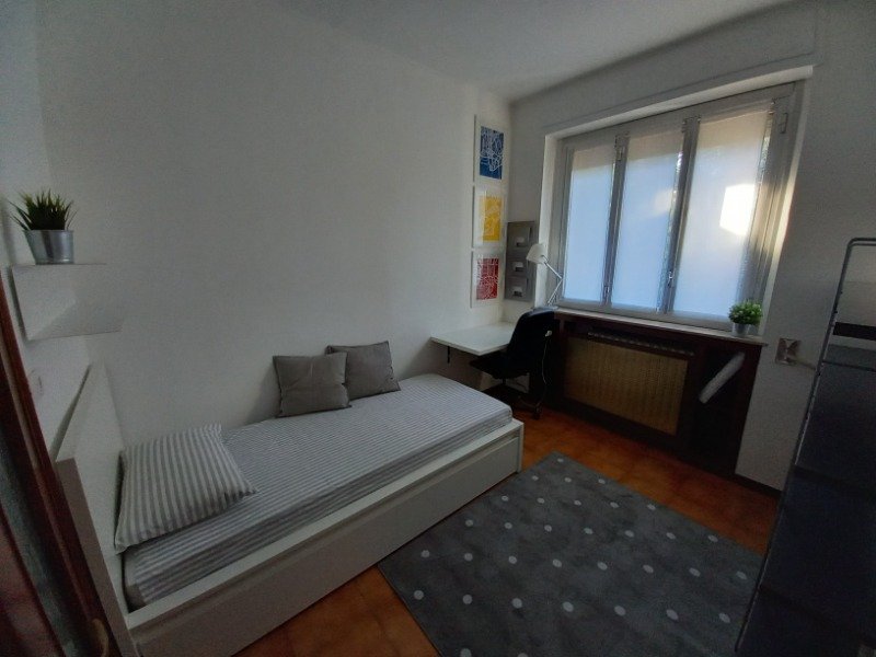 Milano zona Bocconi camera singola in appartamento a Milano in Affitto
