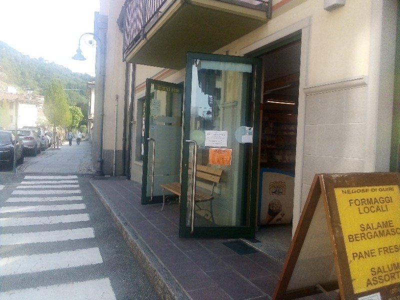 San Pellegrino Terme locale commerciale a Bergamo in Vendita