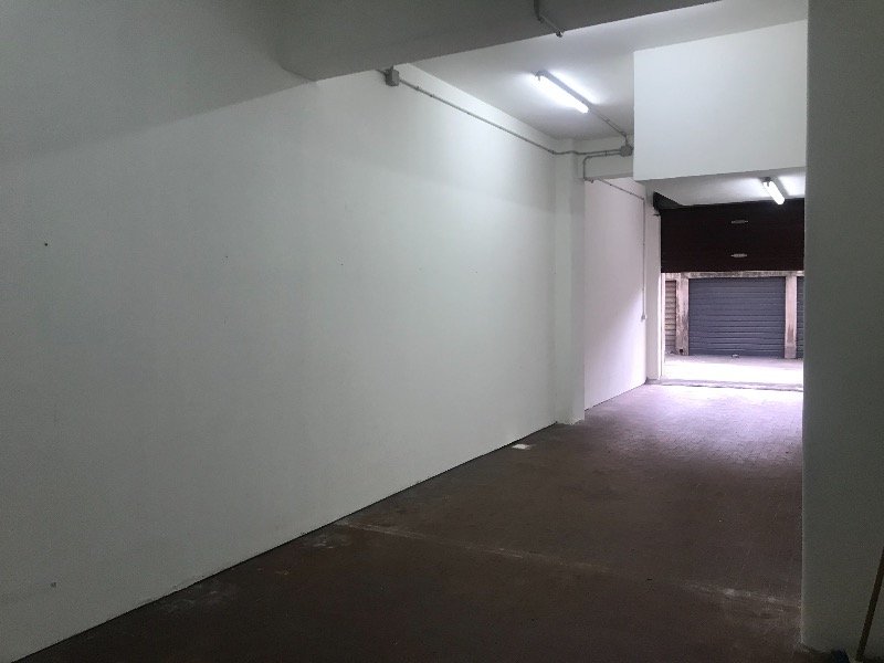 Gravina di Catania centro deposito garage a Catania in Affitto