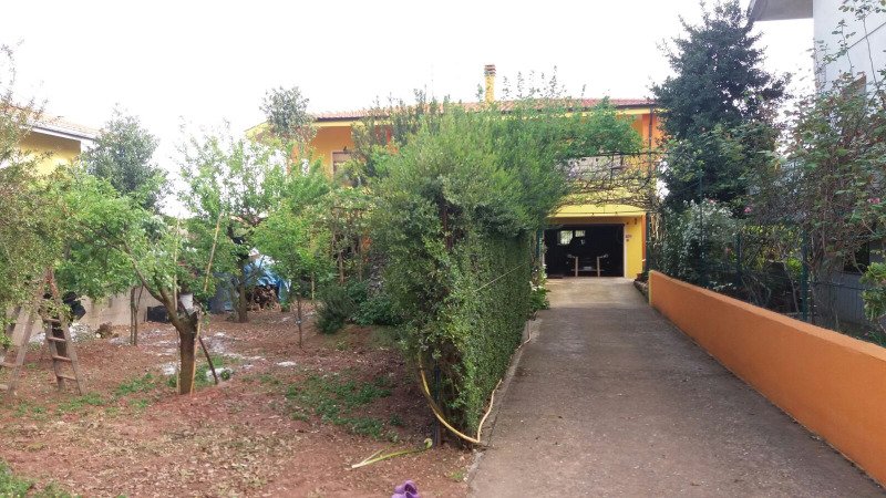 Norbello villa indipendente con giardin a Oristano in Vendita