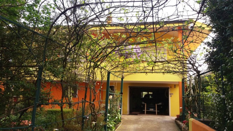 Norbello villa indipendente con giardin a Oristano in Vendita