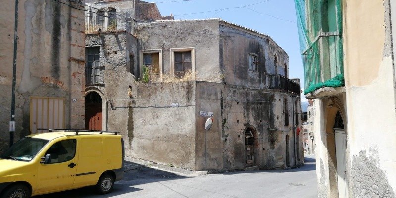 Furnari rustico a Messina in Vendita