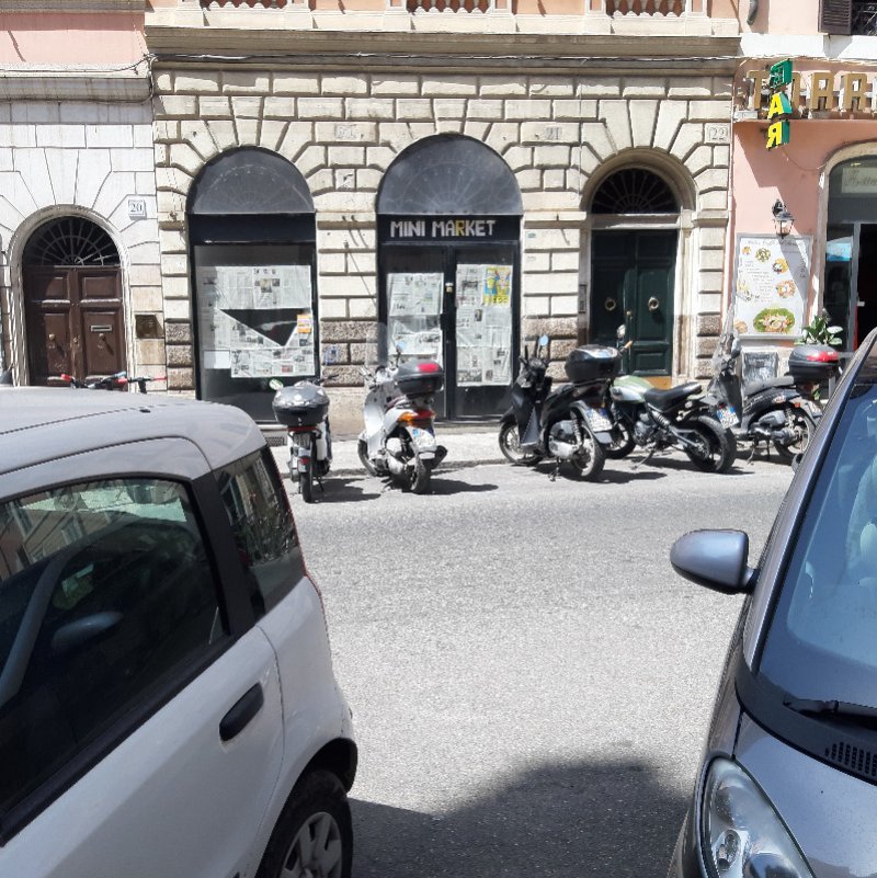 Rione Monti negozio a Roma in Affitto