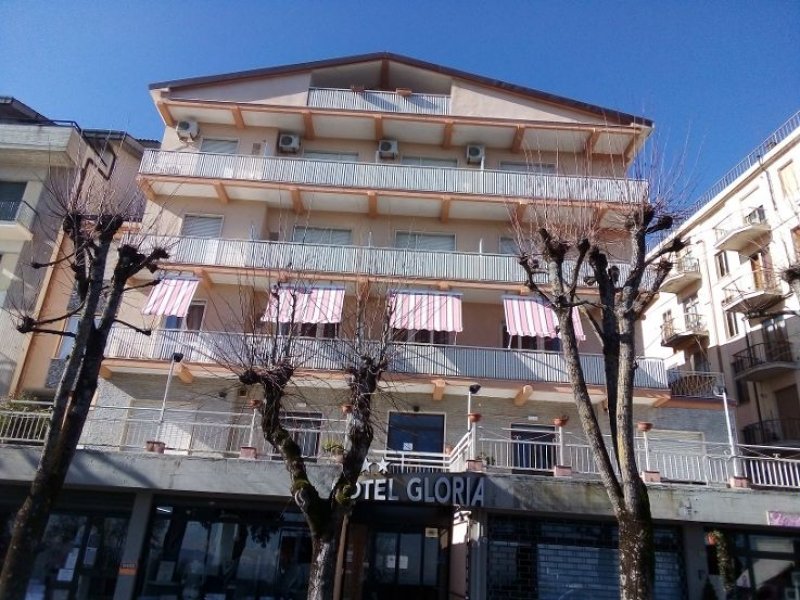 Chianciano Terme stabile con appartamenti a Siena in Vendita