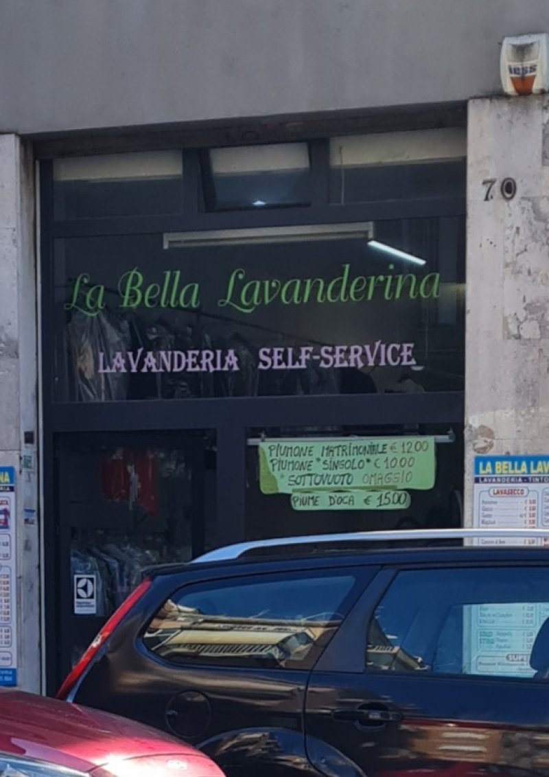 Locale commerciale sito a Casalbruciato a Roma in Vendita