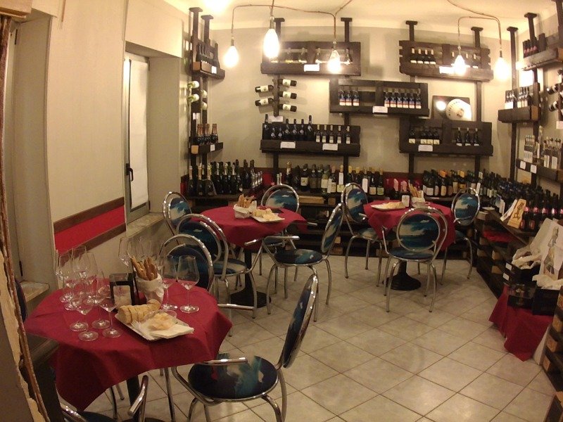 Costigliole Saluzzo bar vineria enoteca a Cuneo in Vendita