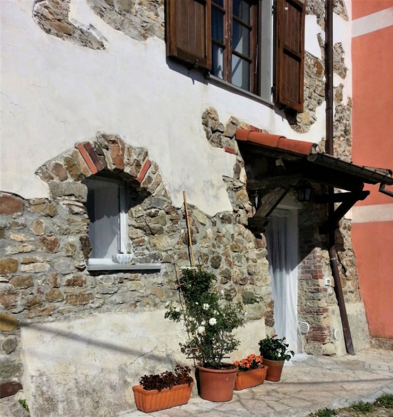 Ponzano Superiore casa ristrutturata a La Spezia in Vendita