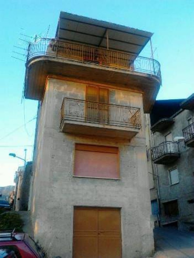 Collesano casa singola a Palermo in Vendita