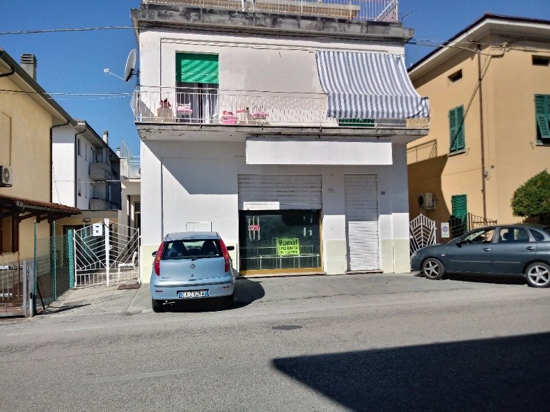 Sant'Angelo in Lizzola negozio o abitazione a Pesaro e Urbino in Vendita