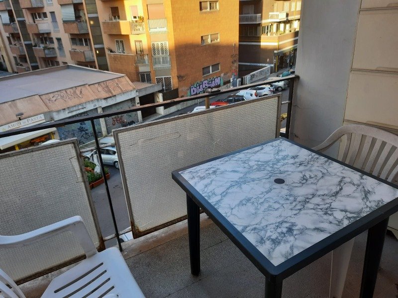 Roma camera singola con balcone arredata a Roma in Affitto