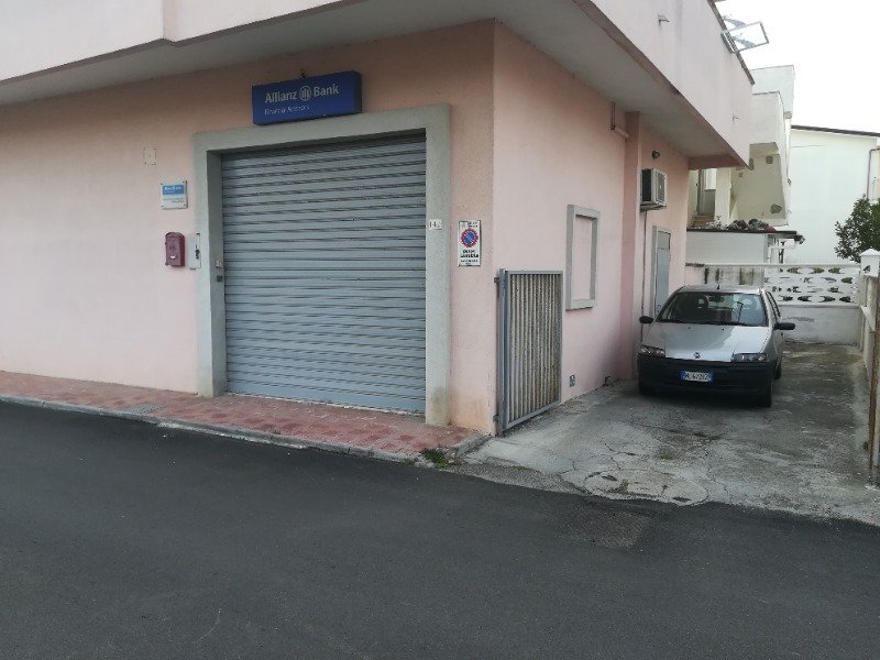 Marina di Ginosa locale per uso ufficio a Taranto in Affitto