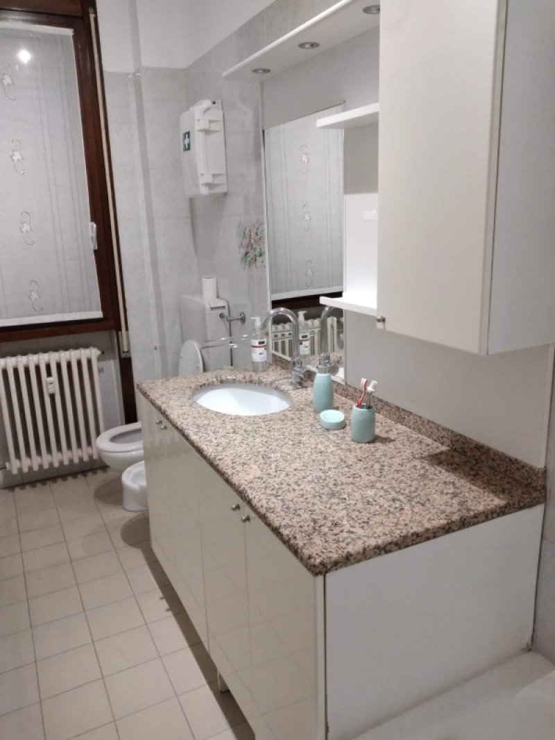Borgomanero camera singola con uso bagno a Novara in Affitto
