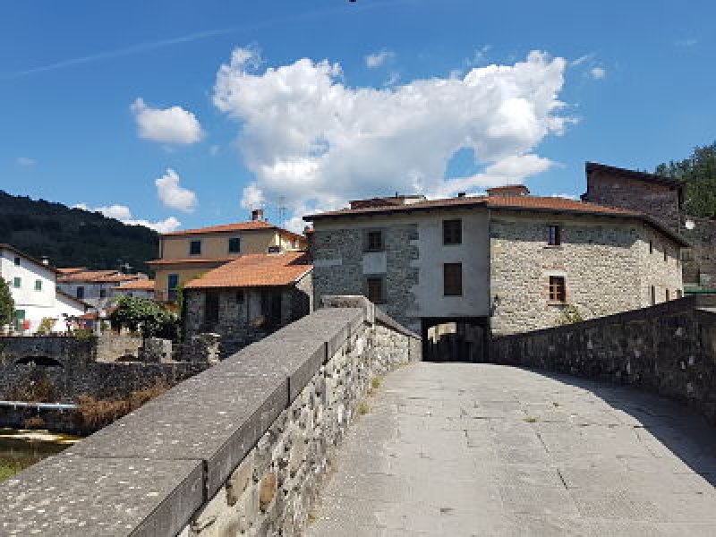 Fivizzano quadrilocale in borgo storico a Massa-Carrara in Vendita