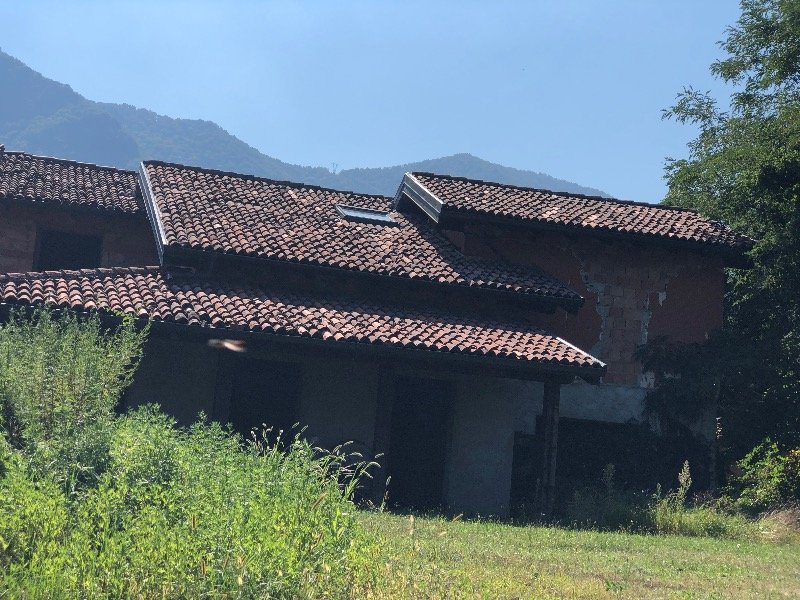 Brissago Valtravaglia villa in campagna a Varese in Vendita