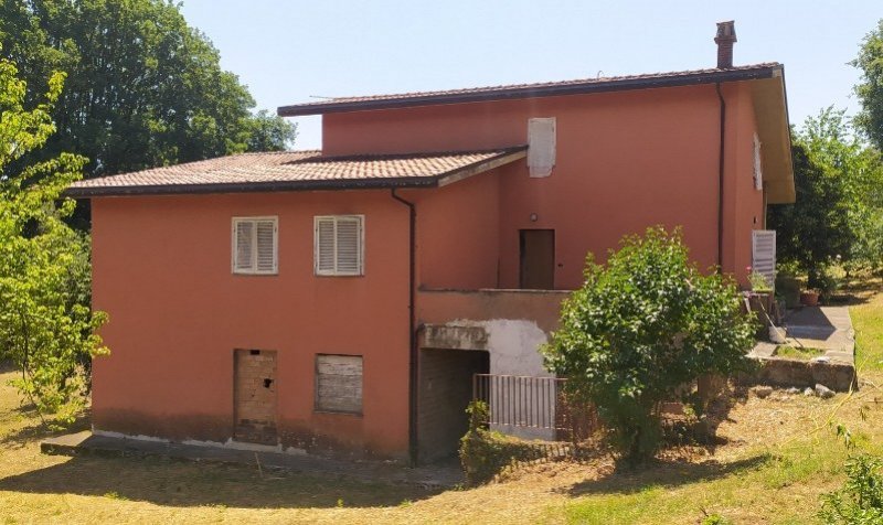 Morolo casa di ampia metratura a Frosinone in Vendita