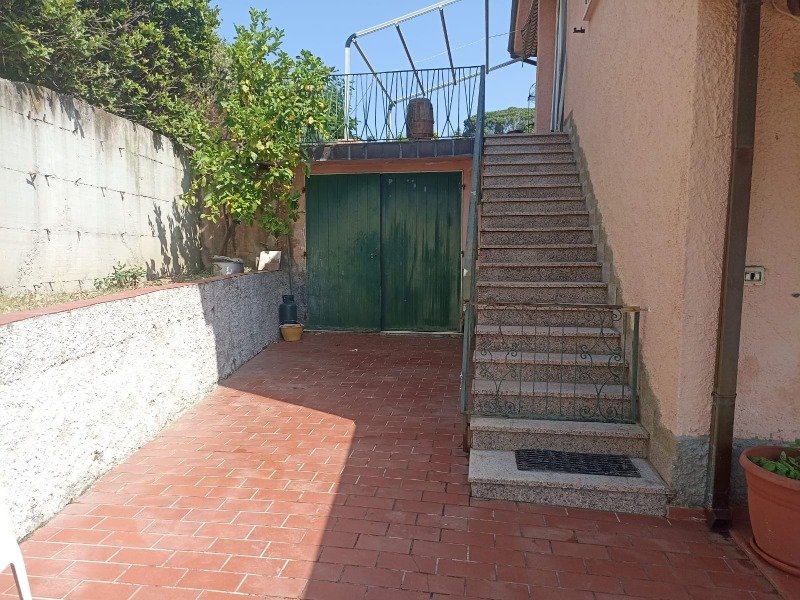 Bolano casa bifamiliare a La Spezia in Vendita