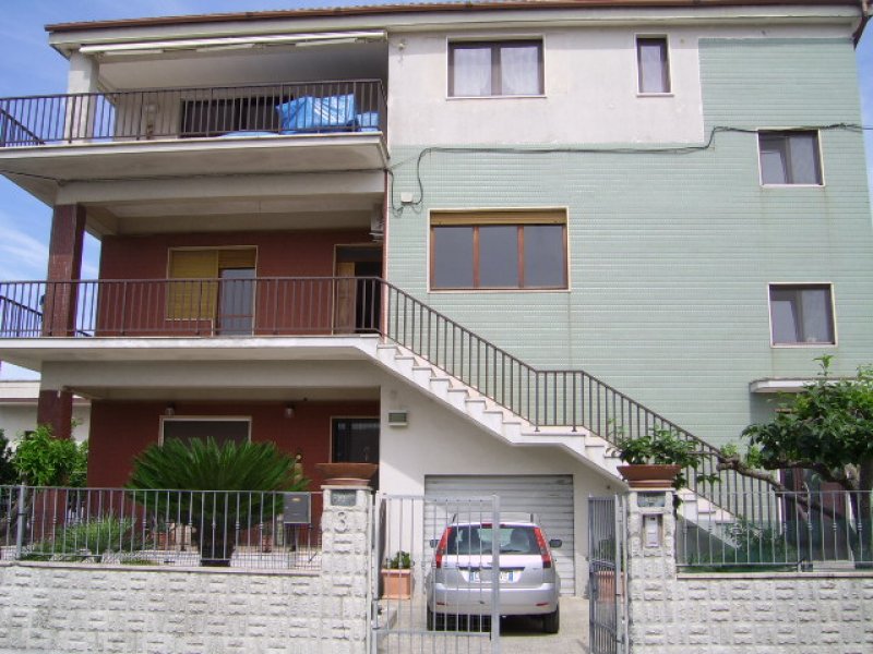 Crispiano appartamento in villa con giardino a Taranto in Vendita