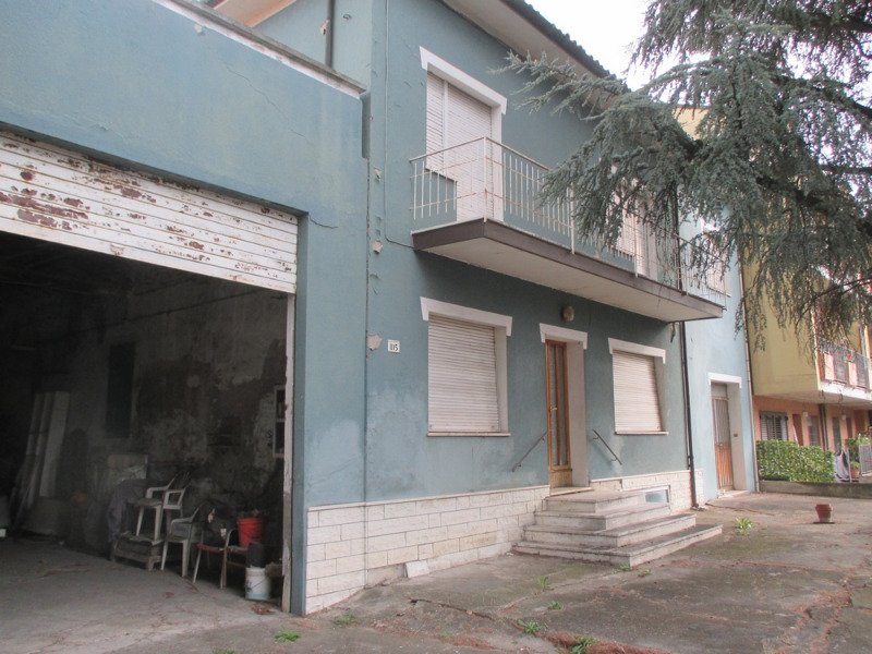 Cesena casa con garage a Forli-Cesena in Vendita